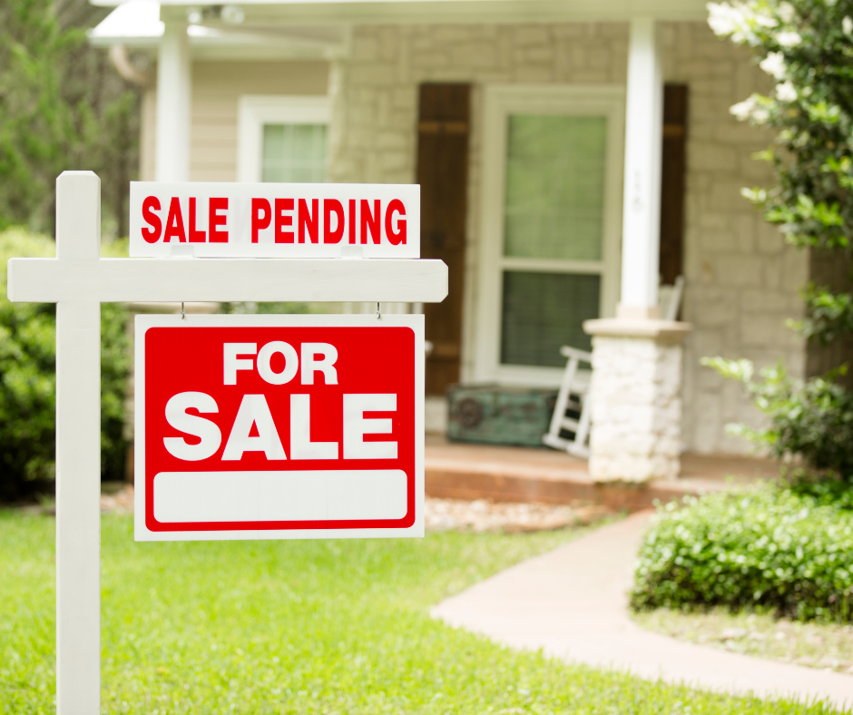 real estate market, sale pending signs